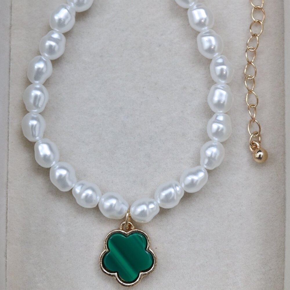 Pearl Bracelet with Green Clover Charm 18k Gold Plated